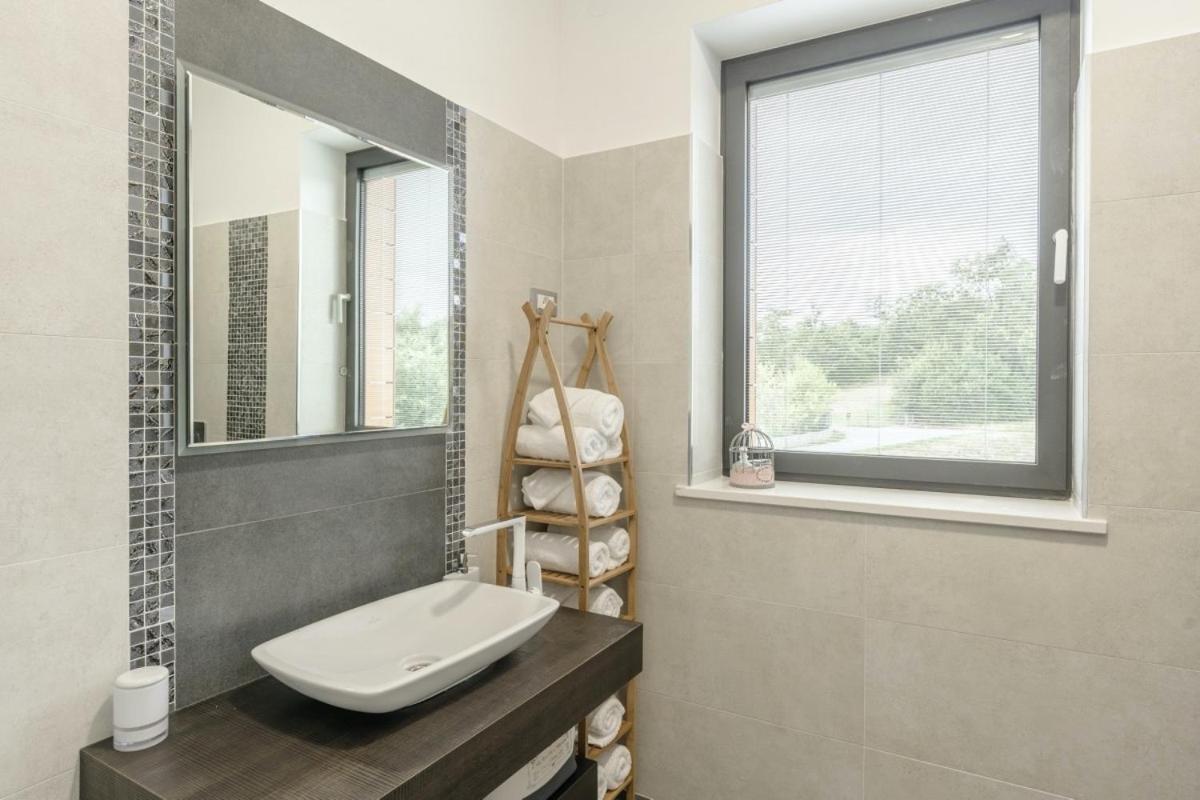 Villa Pedena In Sveta Katarina - Haus Fuer 8-10 Personen Benazici Dış mekan fotoğraf