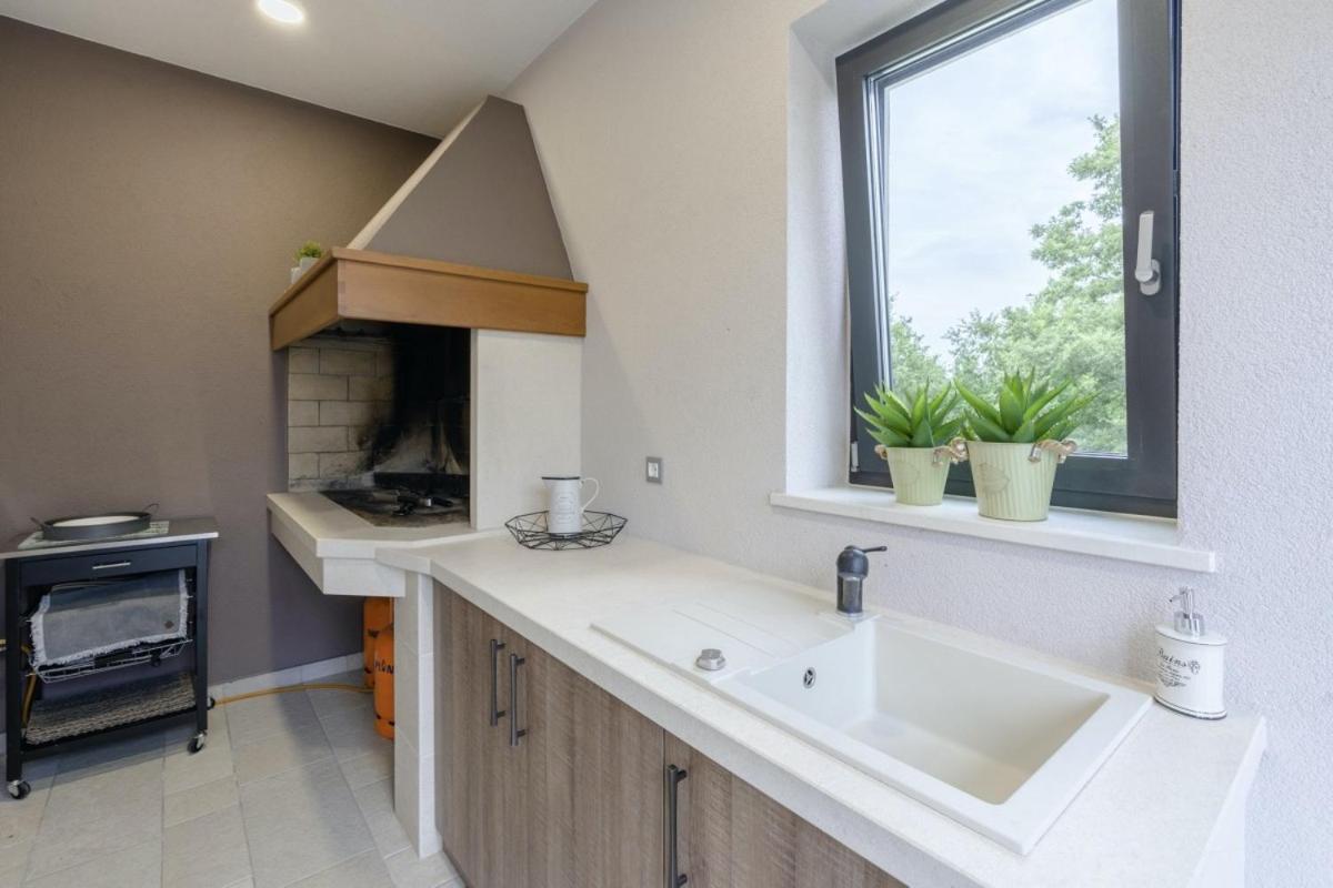 Villa Pedena In Sveta Katarina - Haus Fuer 8-10 Personen Benazici Dış mekan fotoğraf